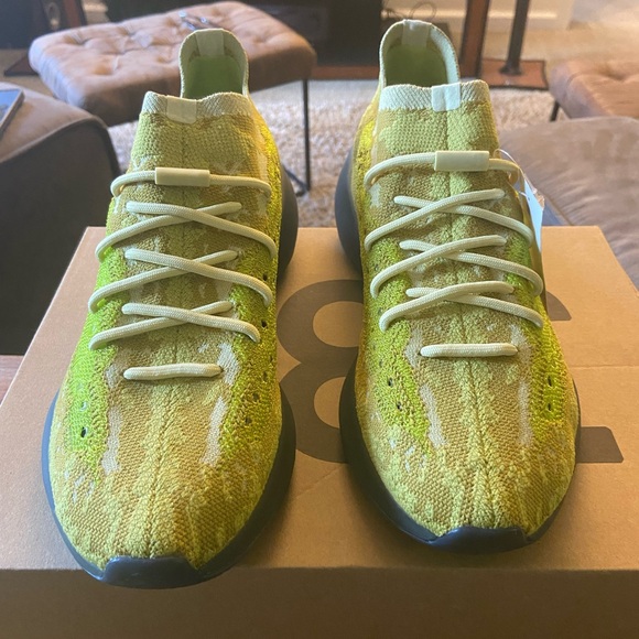 Mens Yeezy Boost 380 NWT - Picture 3 of 9